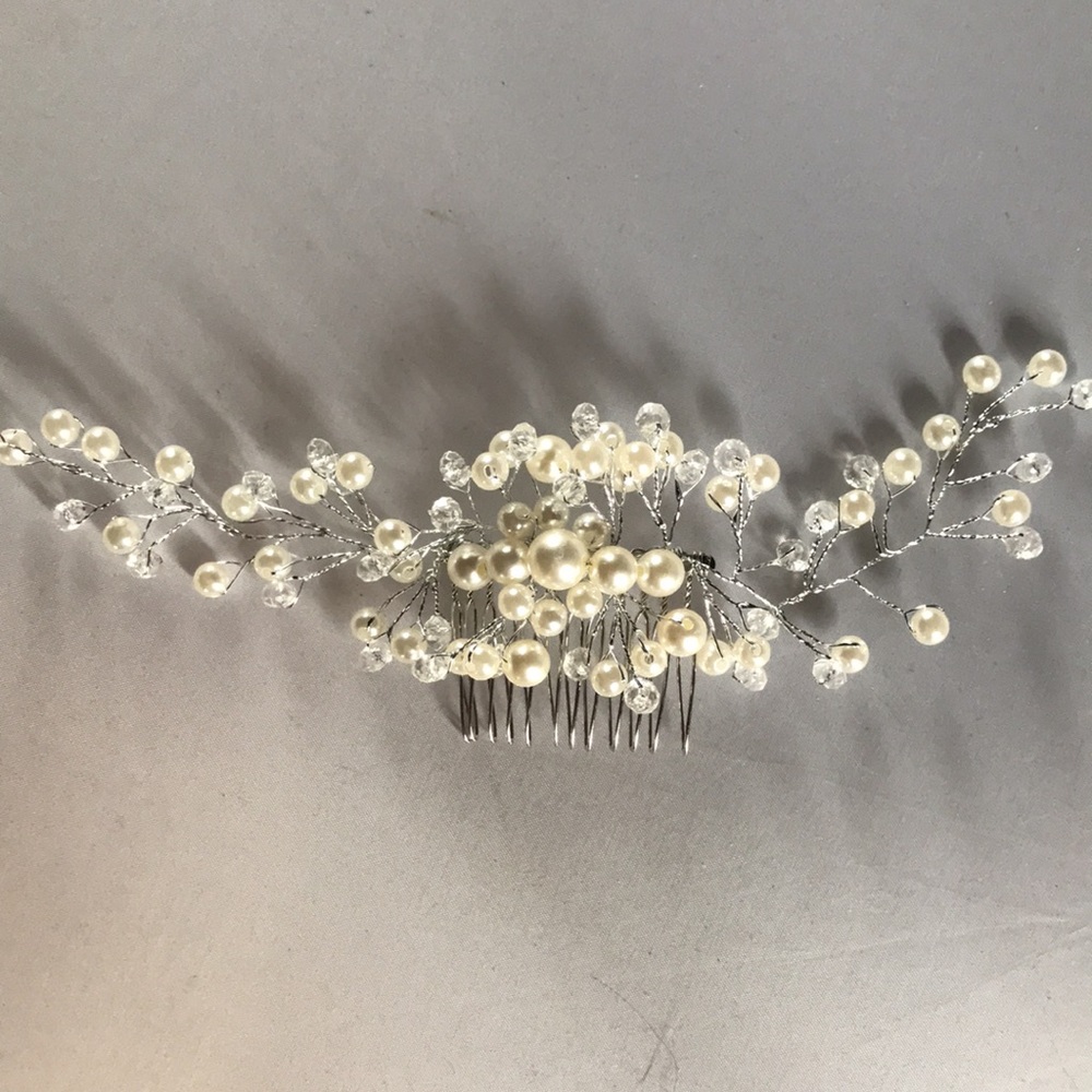 New! Pearl and Crystal Floral Hair Comb - Picture 5 of 8